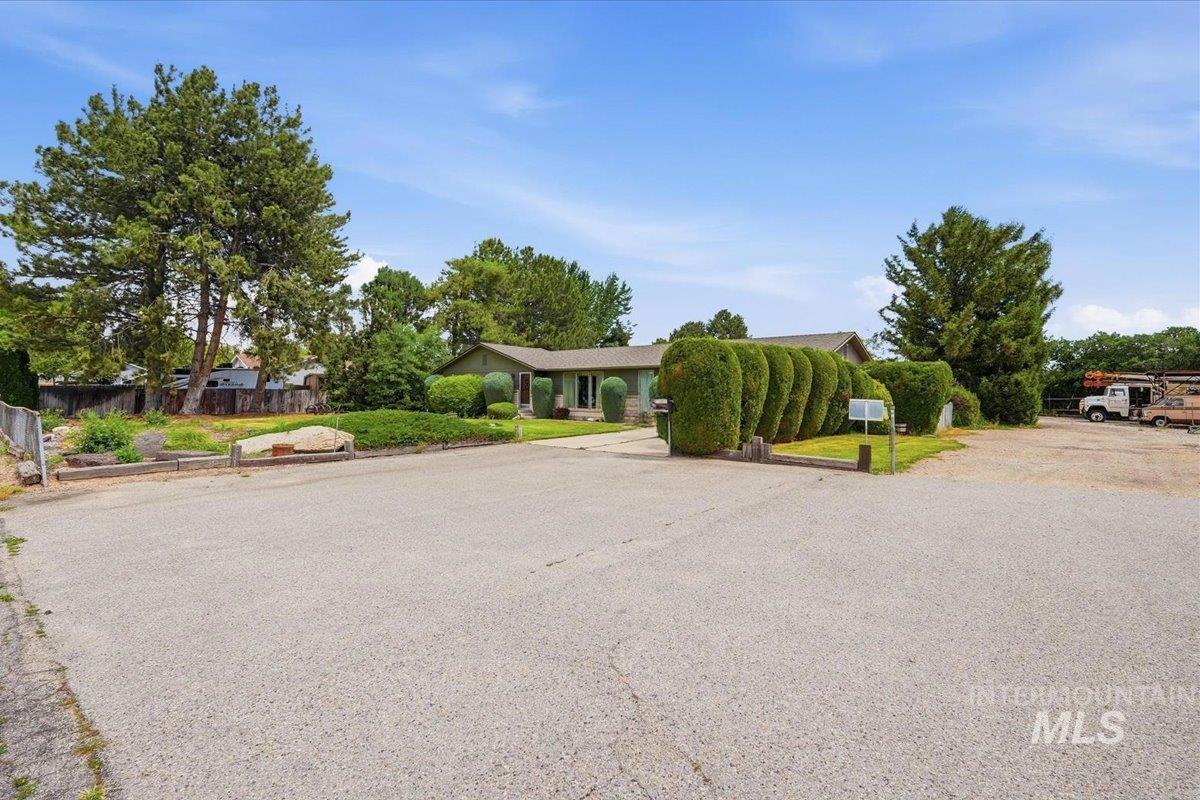 2950 S Auburn, Boise, Idaho 83705, 3 Bedrooms, 2 Bathrooms, Residential For Sale, Price $399,000, 98986397