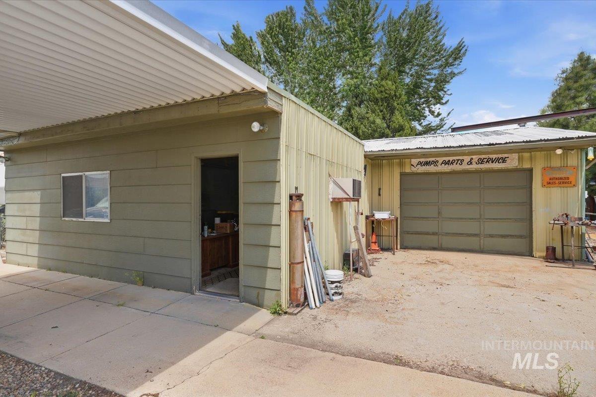 2950 S Auburn, Boise, Idaho 83705, 3 Bedrooms, 2 Bathrooms, Residential For Sale, Price $399,000, 98986397
