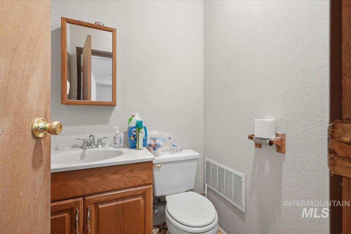 2950 S Auburn, Boise, Idaho 83705, 3 Bedrooms, 2 Bathrooms, Residential For Sale, Price $399,000, 98986397