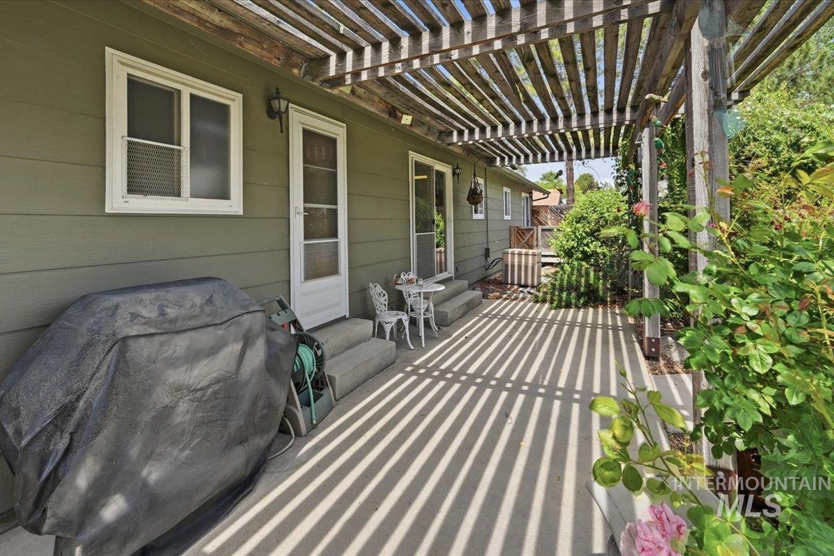 2950 S Auburn, Boise, Idaho 83705, 3 Bedrooms, 2 Bathrooms, Residential For Sale, Price $399,000, 98986397