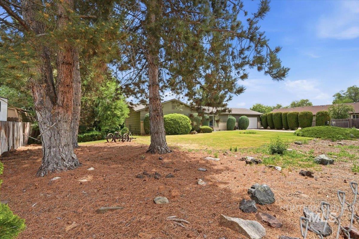 2950 S Auburn, Boise, Idaho 83705, 3 Bedrooms, 2 Bathrooms, Residential For Sale, Price $399,000, 98986397