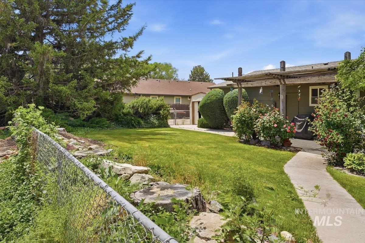 2950 S Auburn, Boise, Idaho 83705, 3 Bedrooms, 2 Bathrooms, Residential For Sale, Price $399,000, 98986397