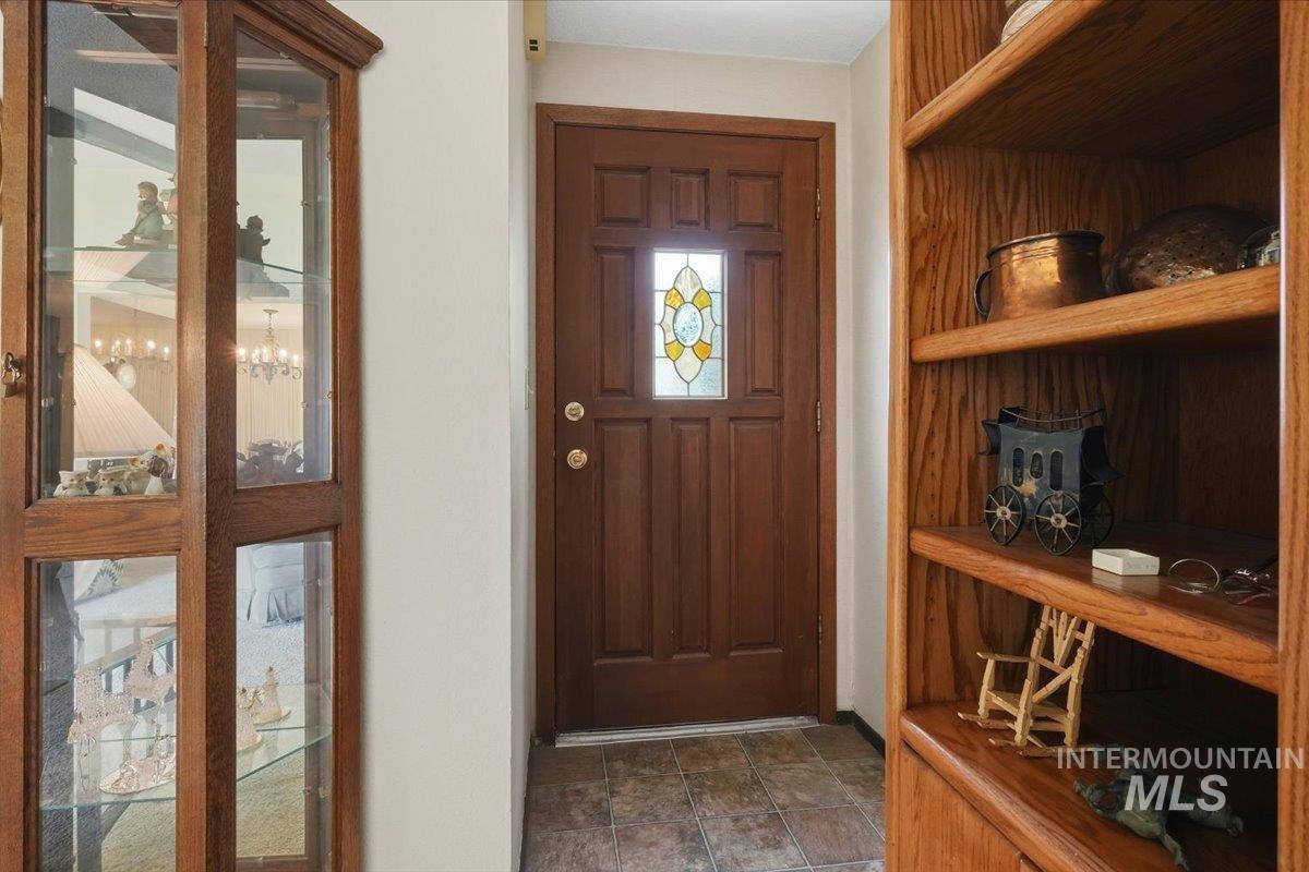 2950 S Auburn, Boise, Idaho 83705, 3 Bedrooms, 2 Bathrooms, Residential For Sale, Price $399,000, 98986397