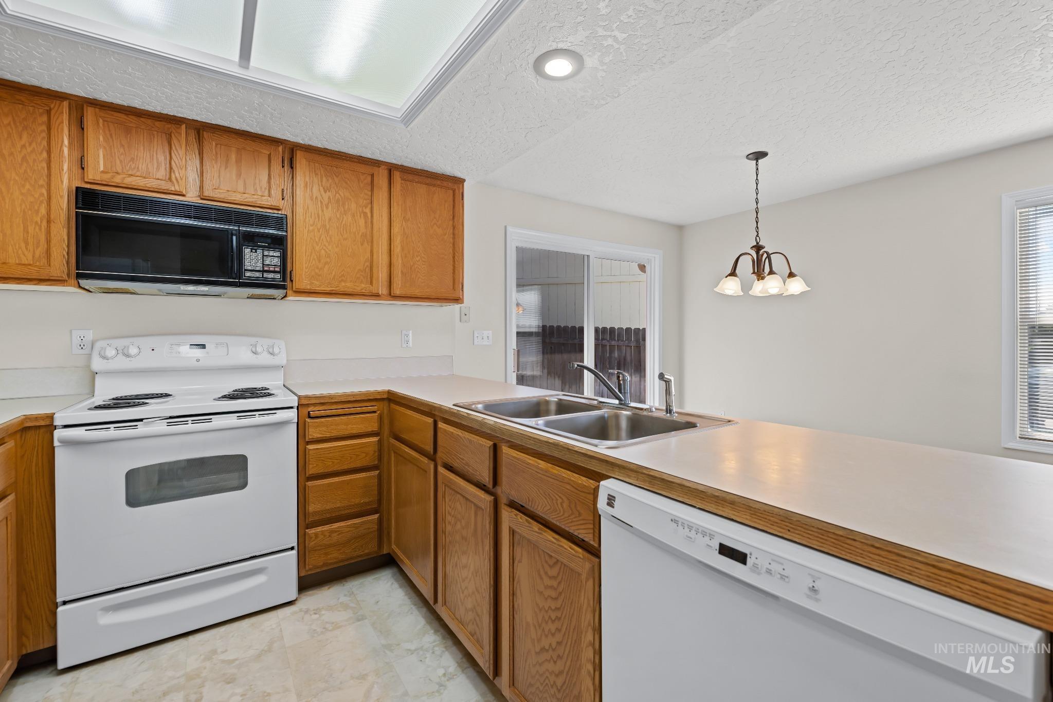 2110/2112 S Juniper St, Nampa, Idaho 83686, 2 Bedrooms, 1.5 Bathrooms, Residential Income For Sale, Price $484,980, 98986400