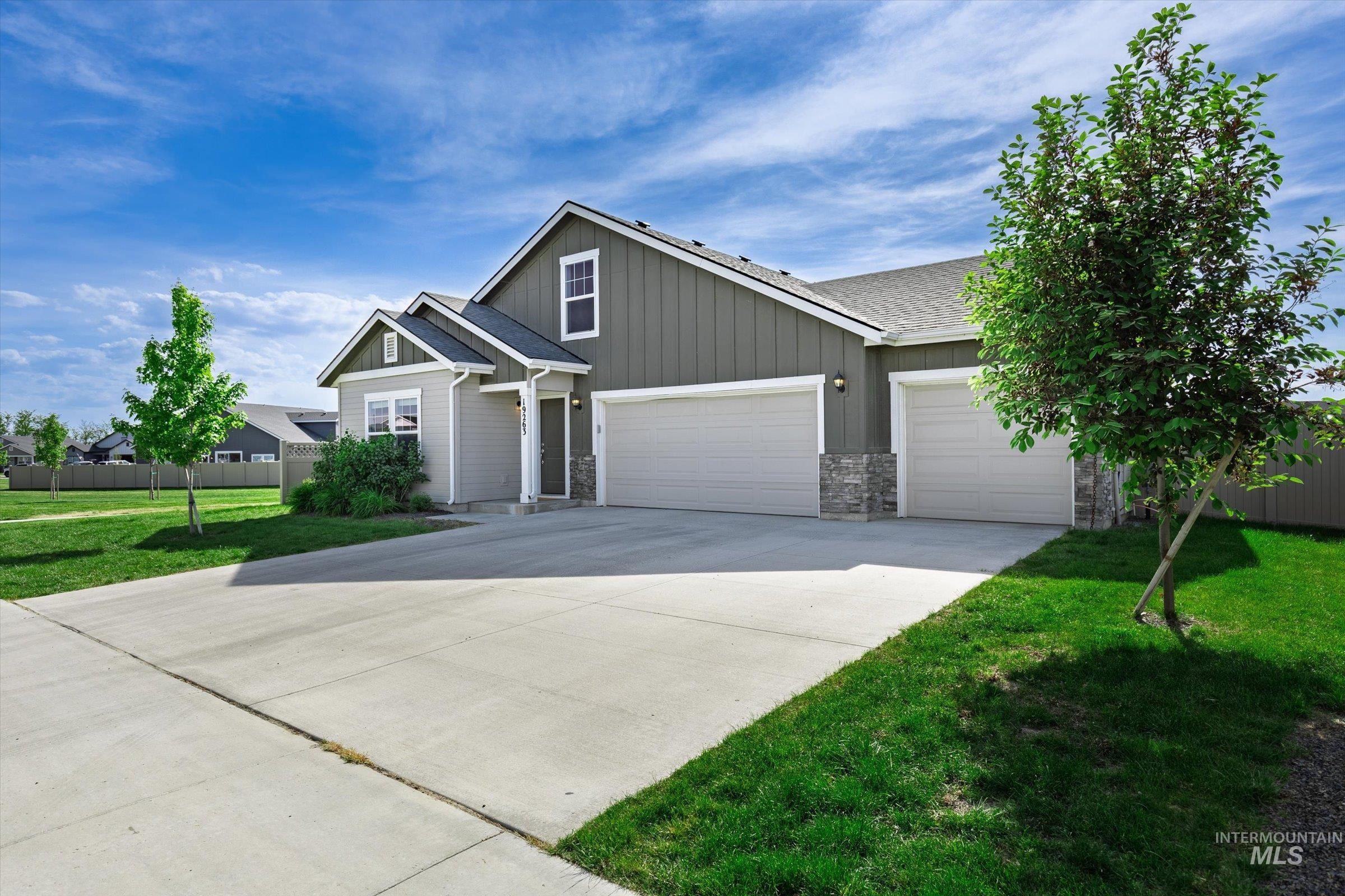 19263 Crazy Bear Way, Caldwell, Idaho 83605, 4 Bedrooms, 2 Bathrooms, Residential For Sale, Price $495,000,MLS 98986401
