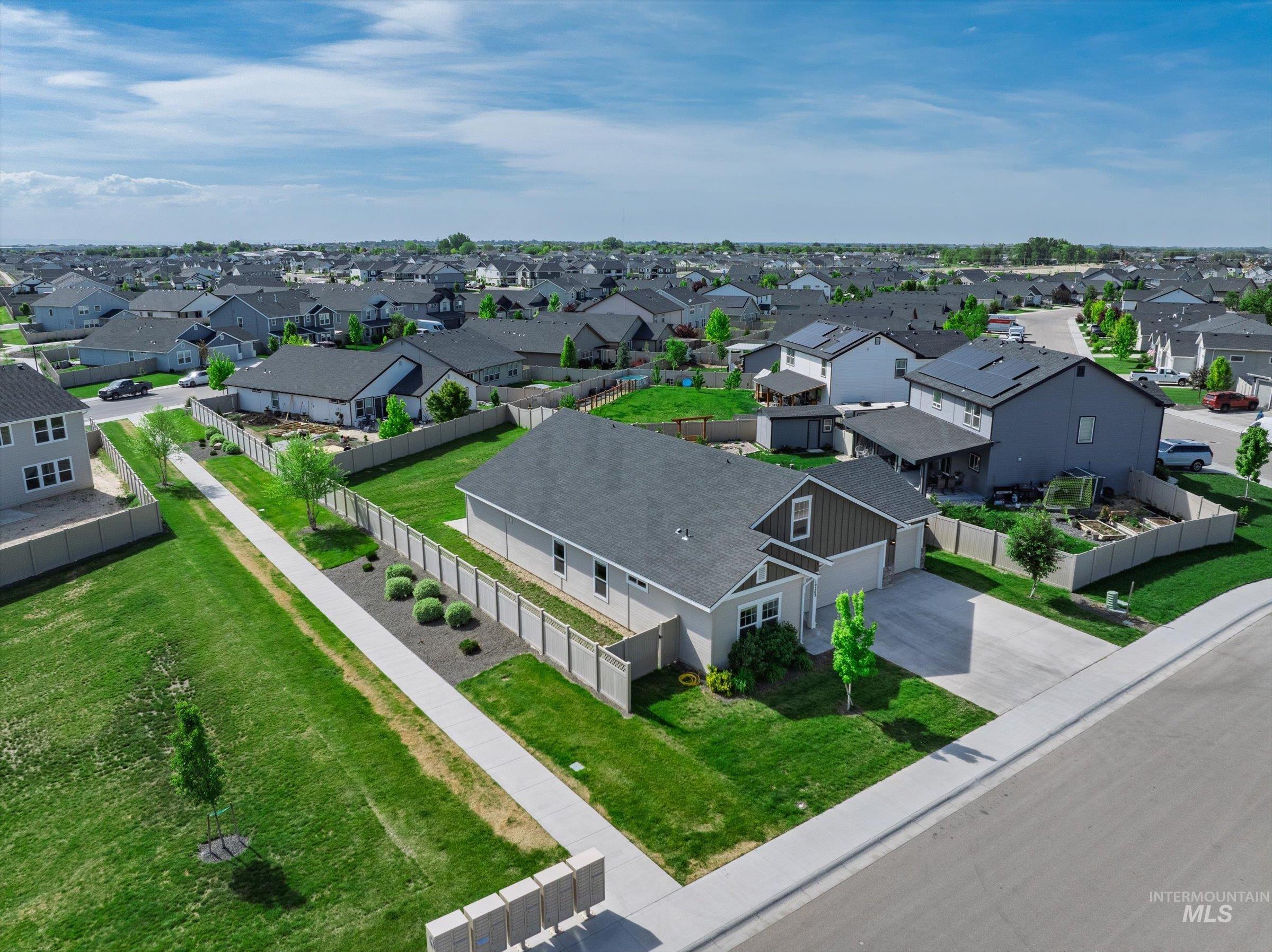 19263 Crazy Bear Way, Caldwell, Idaho 83605, 4 Bedrooms, 2 Bathrooms, Residential For Sale, Price $495,000,MLS 98986401