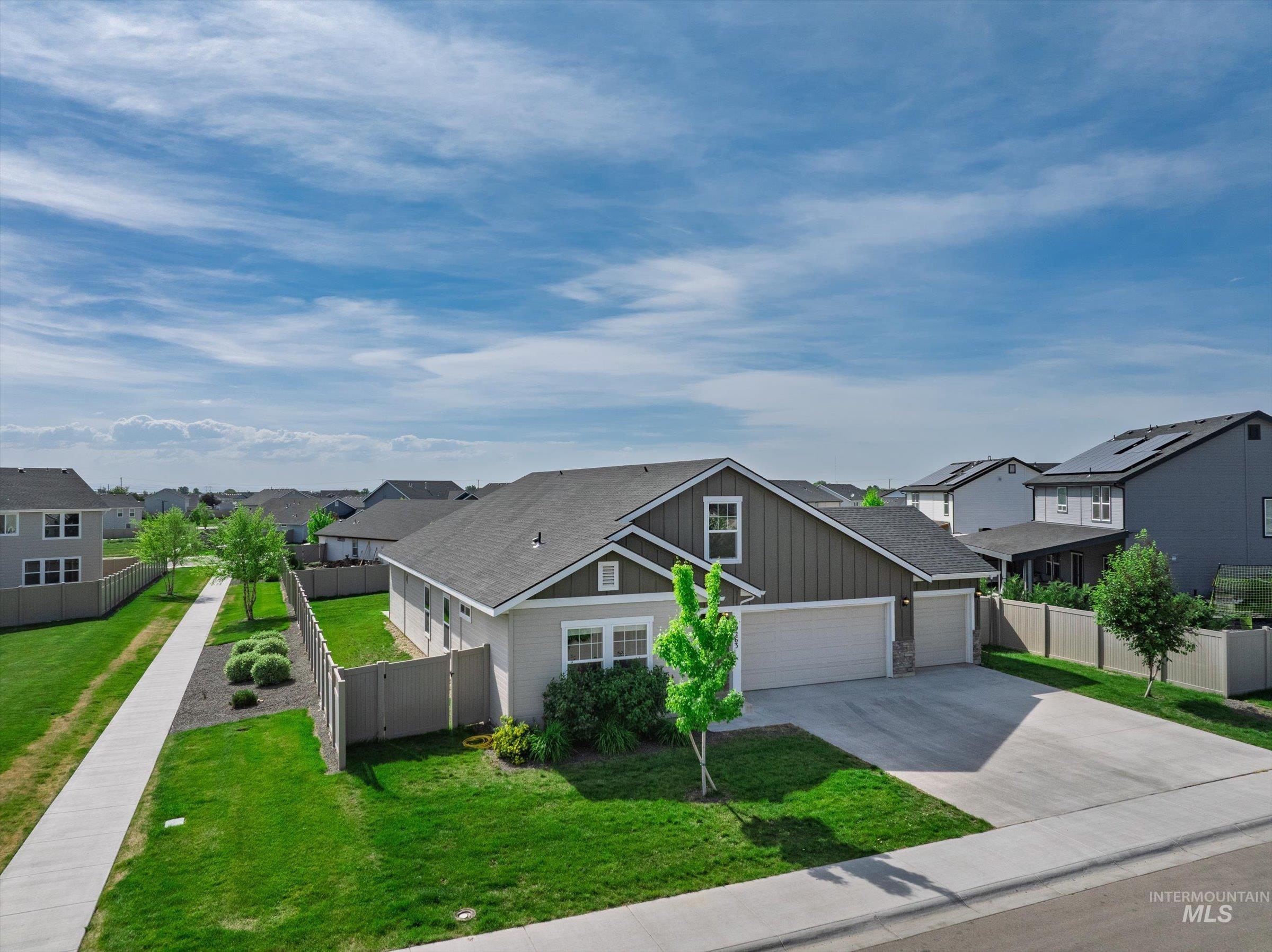 19263 Crazy Bear Way, Caldwell, Idaho 83605, 4 Bedrooms, 2 Bathrooms, Residential For Sale, Price $495,000,MLS 98986401