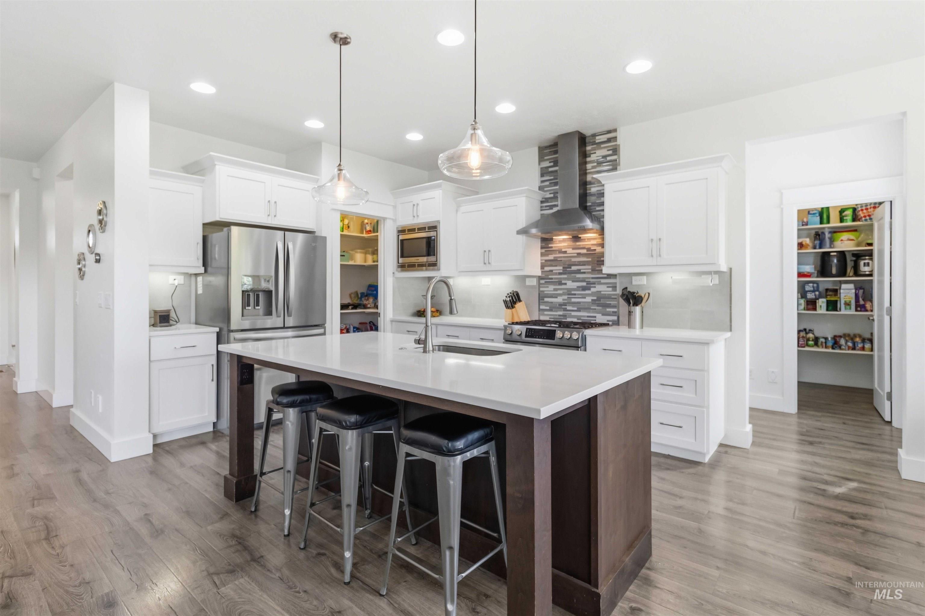 9561 W Wildbranch Dr., Star, Idaho 83669, 4 Bedrooms, 2.5 Bathrooms, Residential For Sale, Price $725,000, 98986404