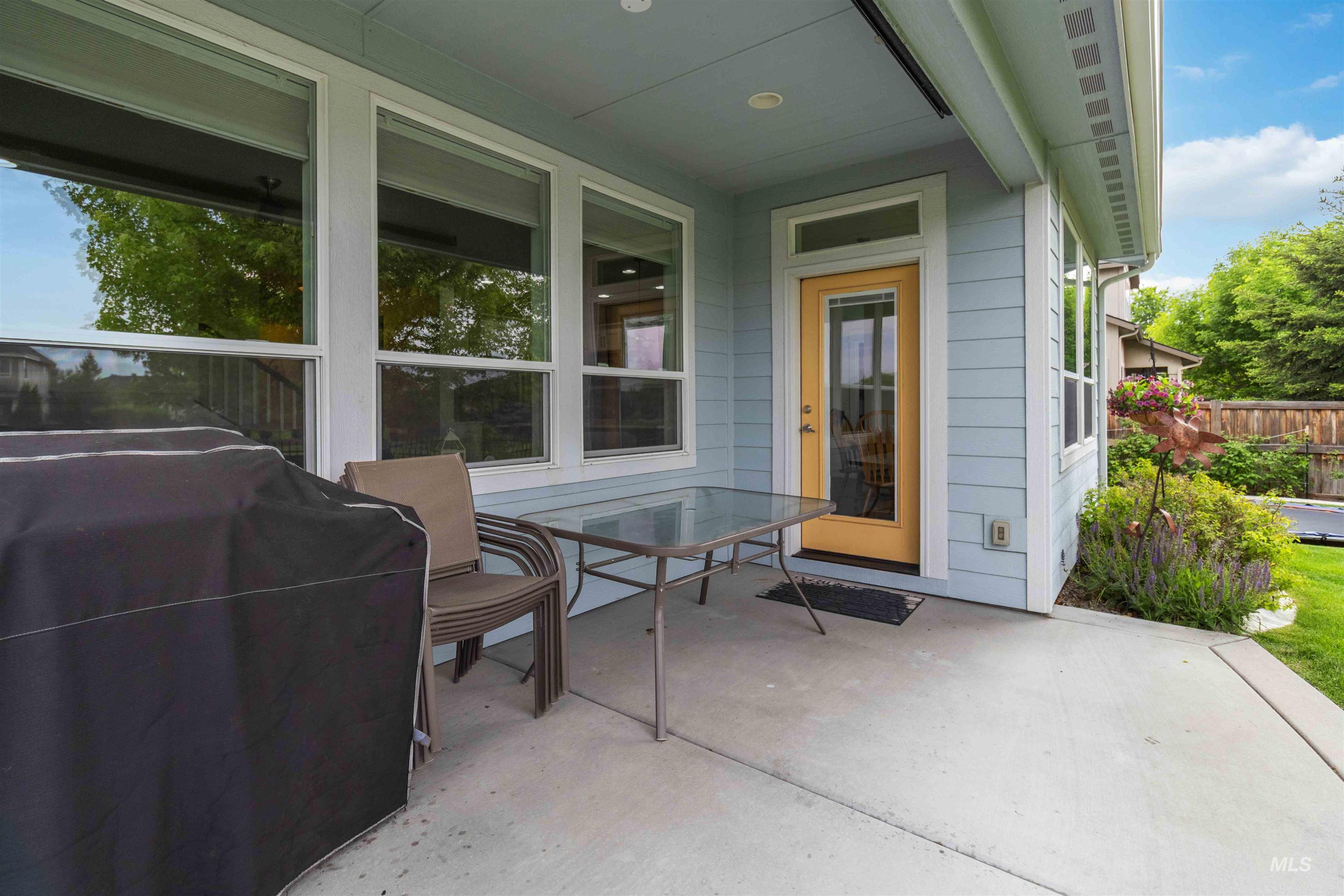 9561 W Wildbranch Dr., Star, Idaho 83669, 4 Bedrooms, 2.5 Bathrooms, Residential For Sale, Price $725,000, 98986404