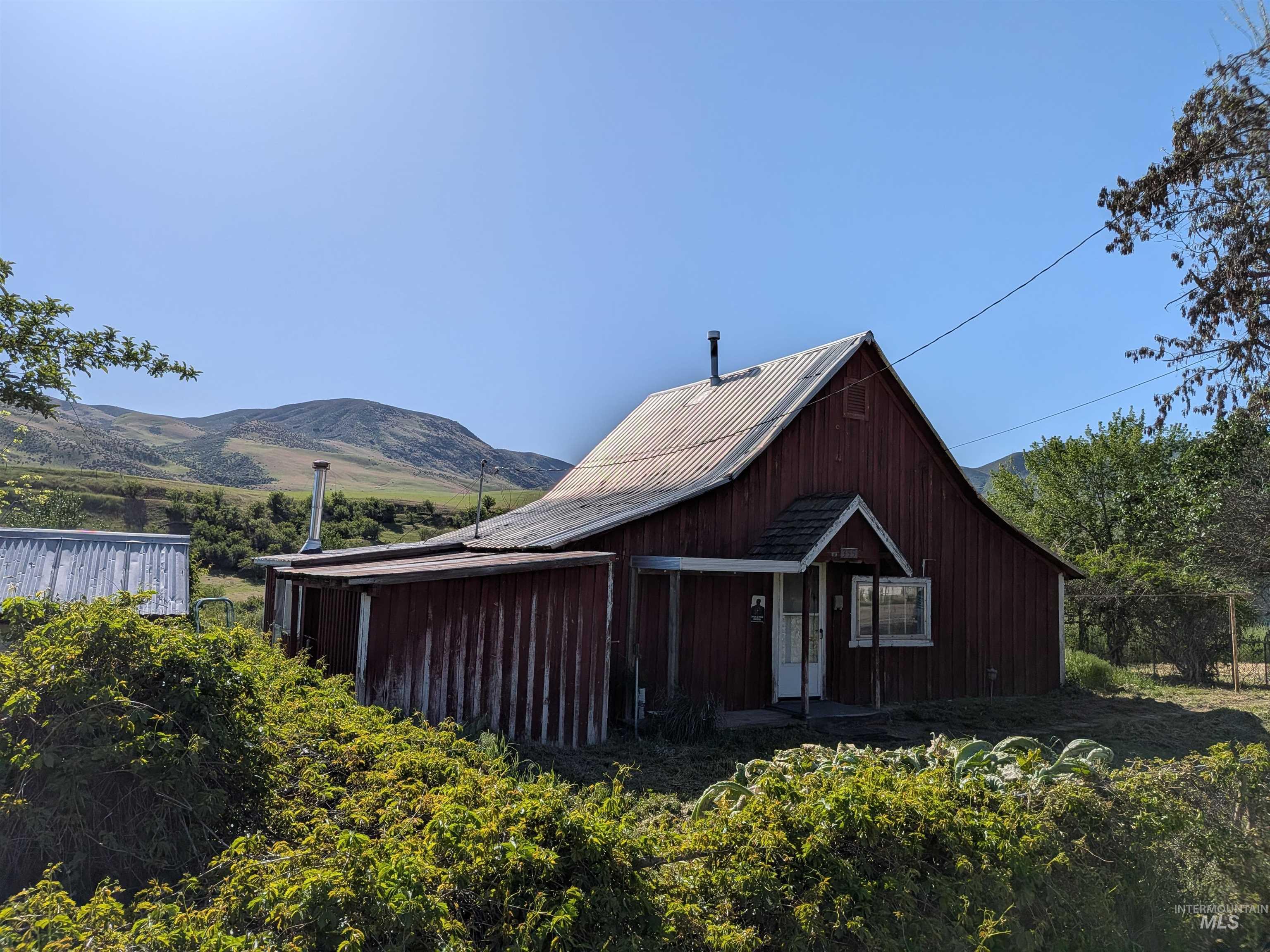 355 & 359 Highway 55, Horseshoe Bend, Idaho 83629, 3 Bedrooms, 2 Bathrooms, Residential Income For Sale, Price $415,000, 98986407
