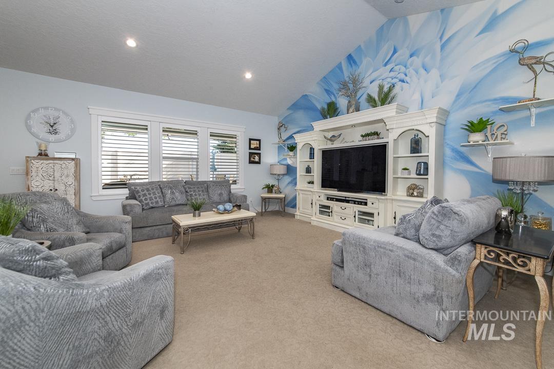 2176 W. Beige Street, Kuna, Idaho 83634-3523, 4 Bedrooms, 2 Bathrooms, Residential For Sale, Price $625,000,MLS 98986408