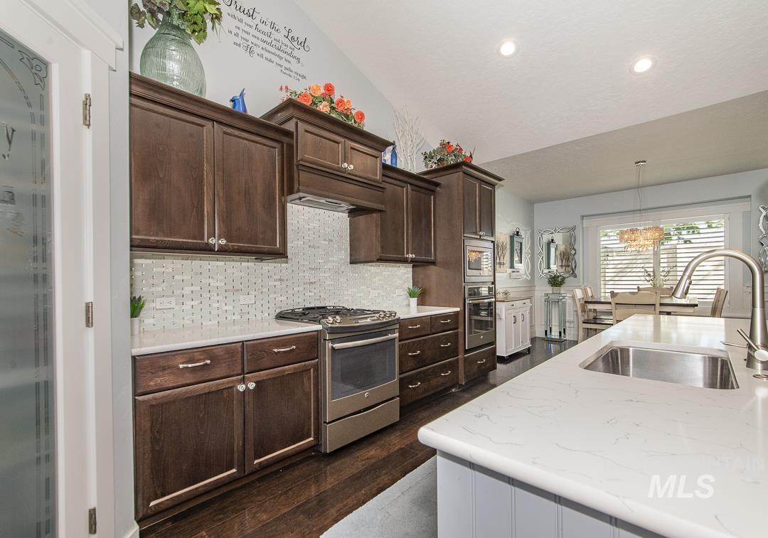 2176 W. Beige Street, Kuna, Idaho 83634-3523, 4 Bedrooms, 2 Bathrooms, Residential For Sale, Price $625,000,MLS 98986408