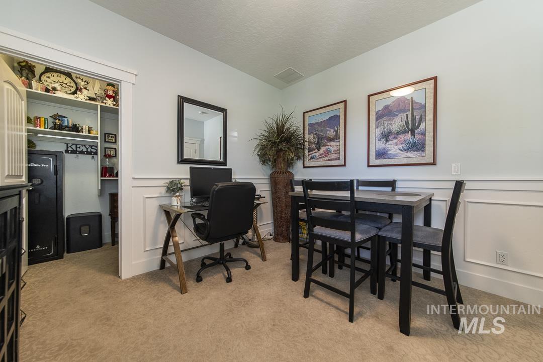 2176 W. Beige Street, Kuna, Idaho 83634-3523, 4 Bedrooms, 2 Bathrooms, Residential For Sale, Price $625,000,MLS 98986408