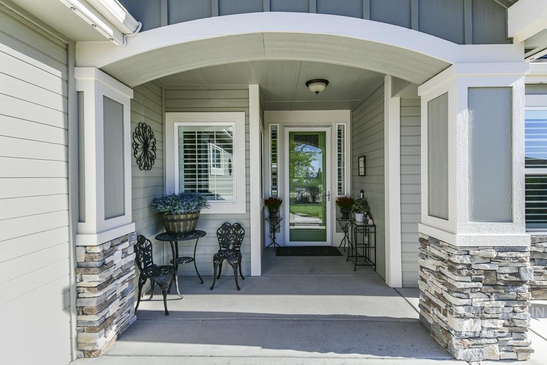 2176 W. Beige Street, Kuna, Idaho 83634-3523, 4 Bedrooms, 2 Bathrooms, Residential For Sale, Price $625,000,MLS 98986408