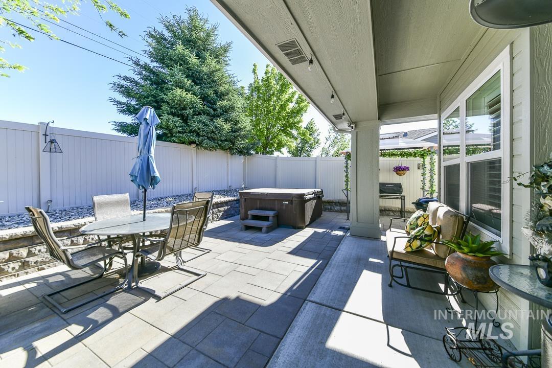 2176 W. Beige Street, Kuna, Idaho 83634-3523, 4 Bedrooms, 2 Bathrooms, Residential For Sale, Price $625,000,MLS 98986408