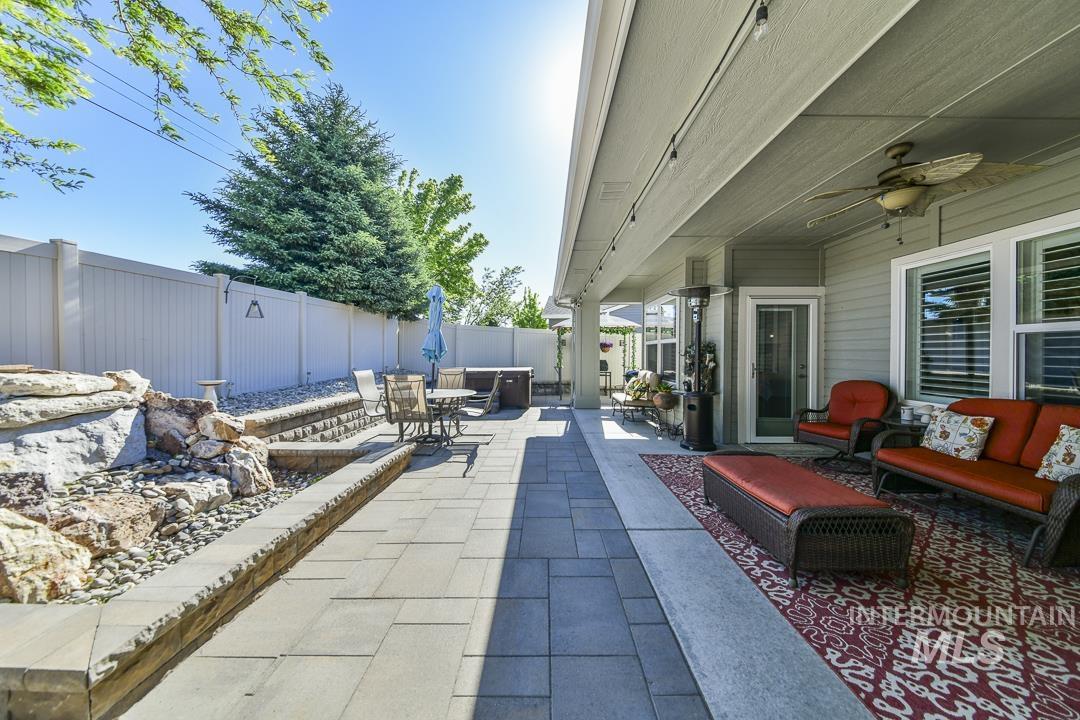 2176 W. Beige Street, Kuna, Idaho 83634-3523, 4 Bedrooms, 2 Bathrooms, Residential For Sale, Price $625,000,MLS 98986408