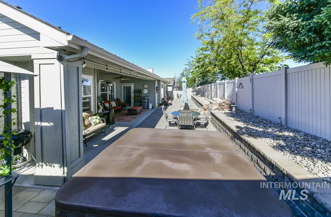 2176 W. Beige Street, Kuna, Idaho 83634-3523, 4 Bedrooms, 2 Bathrooms, Residential For Sale, Price $625,000,MLS 98986408