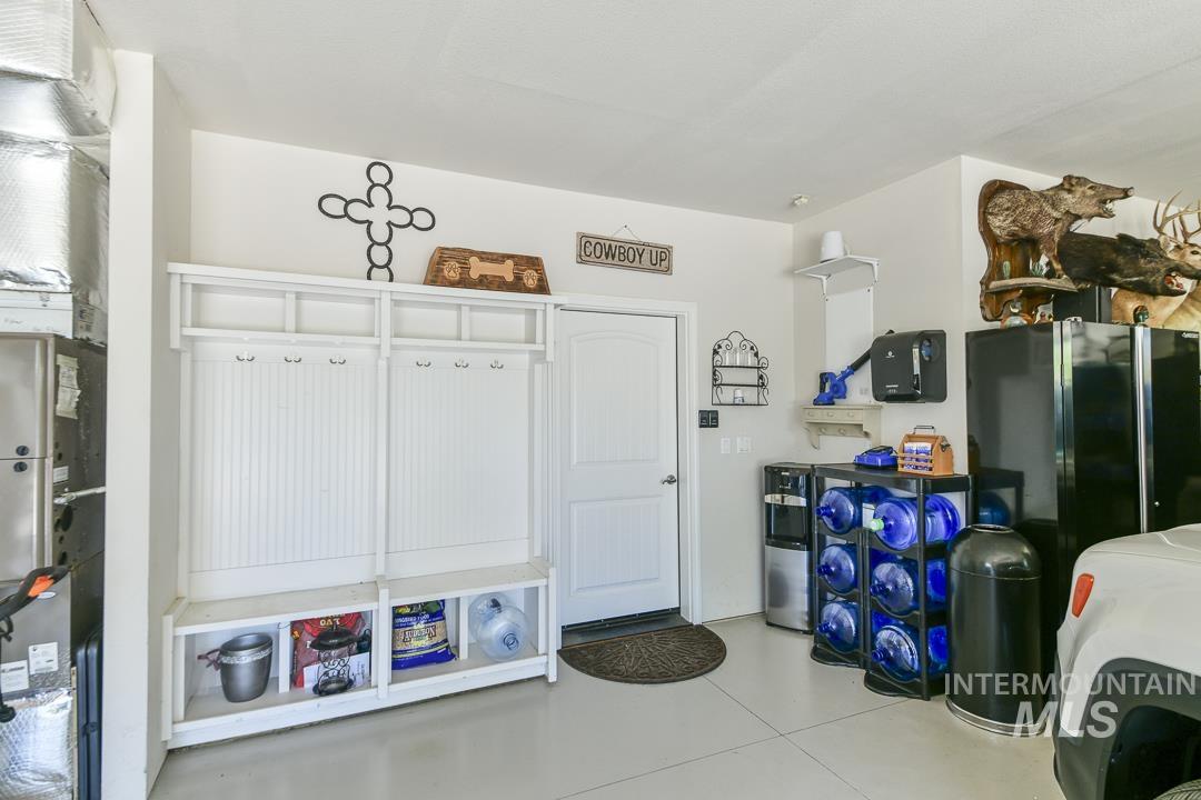 2176 W. Beige Street, Kuna, Idaho 83634-3523, 4 Bedrooms, 2 Bathrooms, Residential For Sale, Price $625,000,MLS 98986408