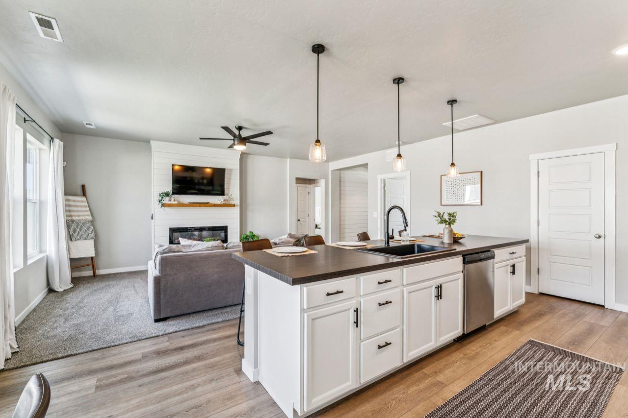 17413 N Santimon Way, Nampa, Idaho 83687, 4 Bedrooms, 2 Bathrooms, Residential For Sale, Price $454,900,MLS 98986410