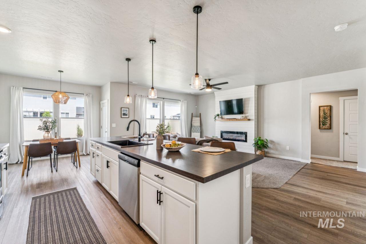 17413 N Santimon Way, Nampa, Idaho 83687, 4 Bedrooms, 2 Bathrooms, Residential For Sale, Price $454,900,MLS 98986410