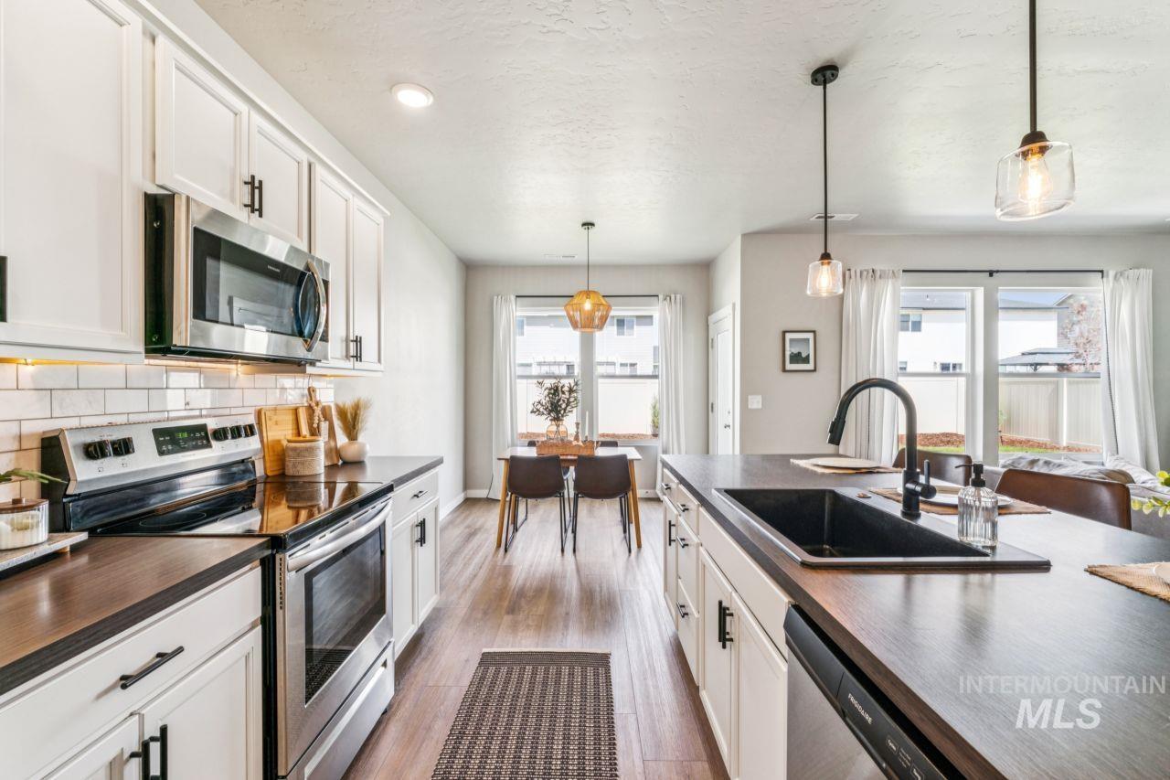 17413 N Santimon Way, Nampa, Idaho 83687, 4 Bedrooms, 2 Bathrooms, Residential For Sale, Price $454,900,MLS 98986410