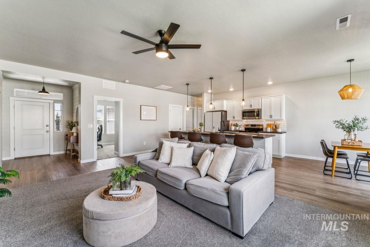 17413 N Santimon Way, Nampa, Idaho 83687, 4 Bedrooms, 2 Bathrooms, Residential For Sale, Price $454,900,MLS 98986410