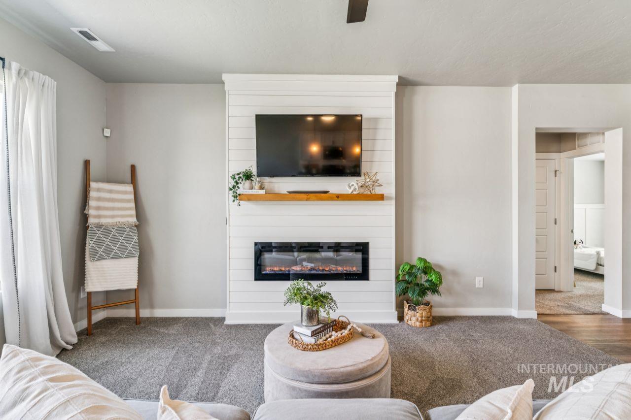 17413 N Santimon Way, Nampa, Idaho 83687, 4 Bedrooms, 2 Bathrooms, Residential For Sale, Price $454,900,MLS 98986410