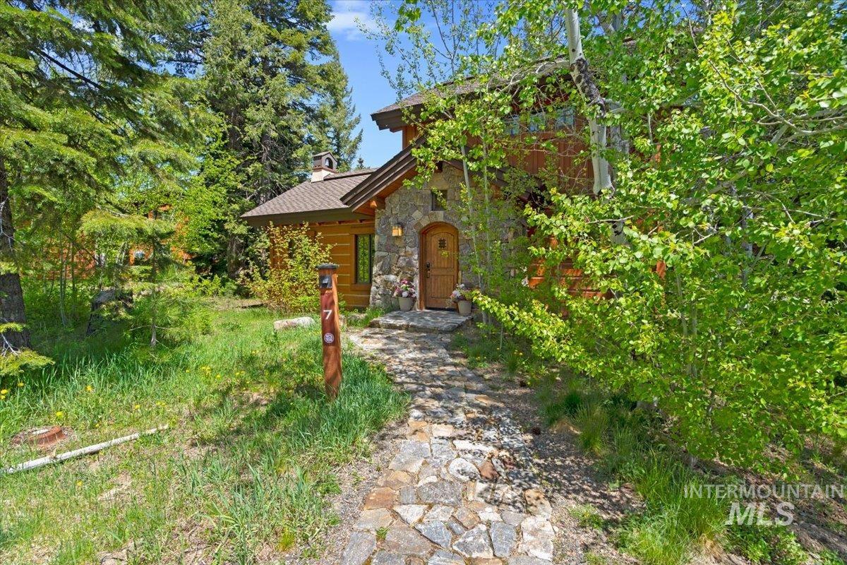 7 Rock Creek Ct., Donnelly, Idaho 83615, 2 Bedrooms, 2.5 Bathrooms, Residential For Sale, Price $1,199,900, 98986411