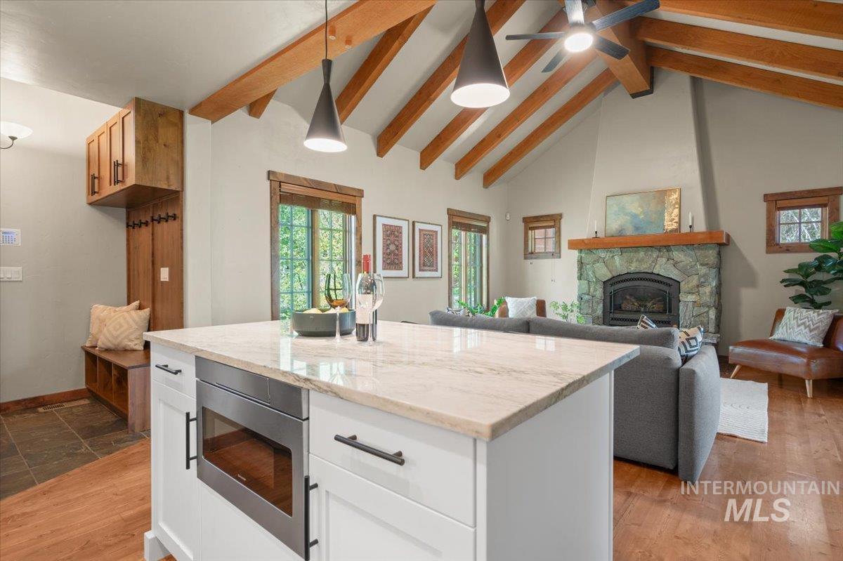 7 Rock Creek Ct., Donnelly, Idaho 83615, 2 Bedrooms, 2.5 Bathrooms, Residential For Sale, Price $1,199,900, 98986411