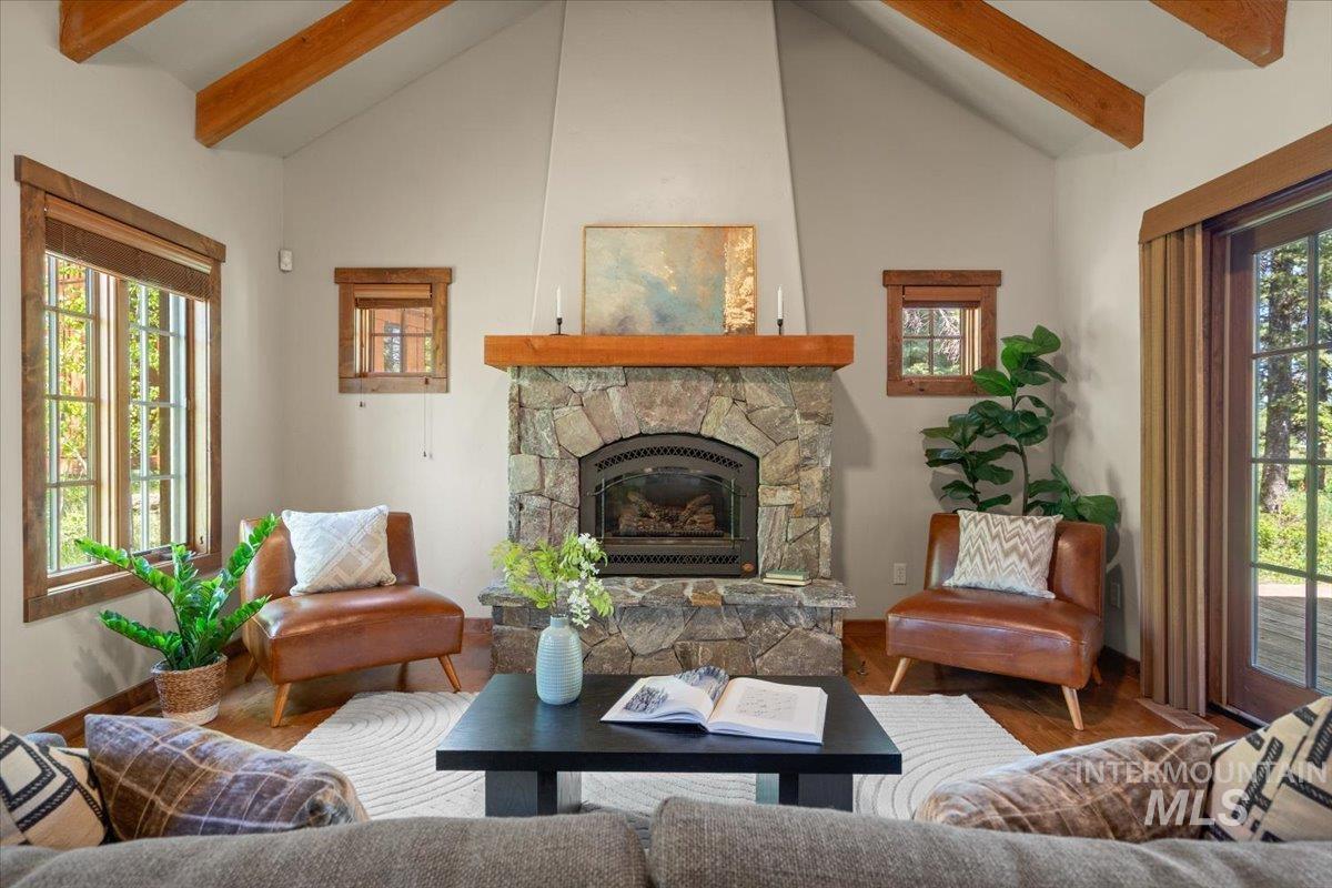 7 Rock Creek Ct., Donnelly, Idaho 83615, 2 Bedrooms, 2.5 Bathrooms, Residential For Sale, Price $1,199,900, 98986411