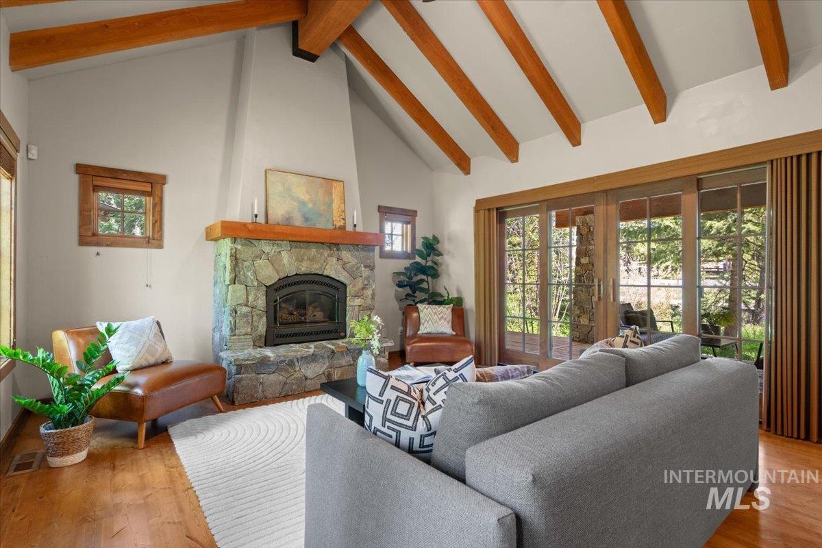 7 Rock Creek Ct., Donnelly, Idaho 83615, 2 Bedrooms, 2.5 Bathrooms, Residential For Sale, Price $1,199,900, 98986411