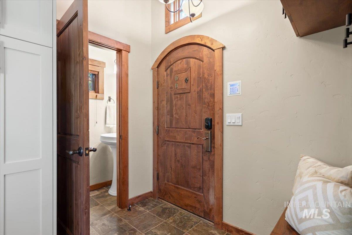 7 Rock Creek Ct., Donnelly, Idaho 83615, 2 Bedrooms, 2.5 Bathrooms, Residential For Sale, Price $1,199,900, 98986411
