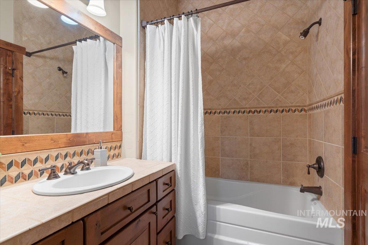 7 Rock Creek Ct., Donnelly, Idaho 83615, 2 Bedrooms, 2.5 Bathrooms, Residential For Sale, Price $1,199,900, 98986411