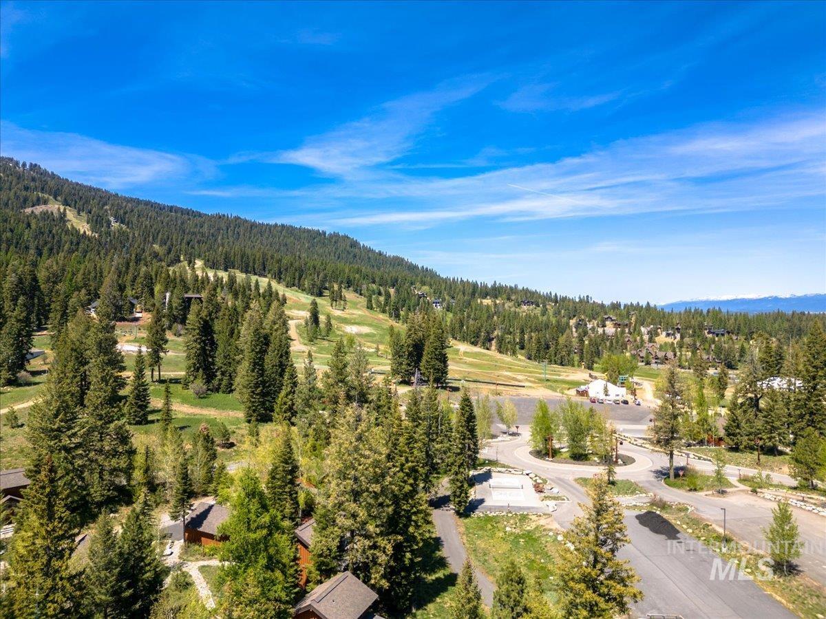 7 Rock Creek Ct., Donnelly, Idaho 83615, 2 Bedrooms, 2.5 Bathrooms, Residential For Sale, Price $1,199,900, 98986411