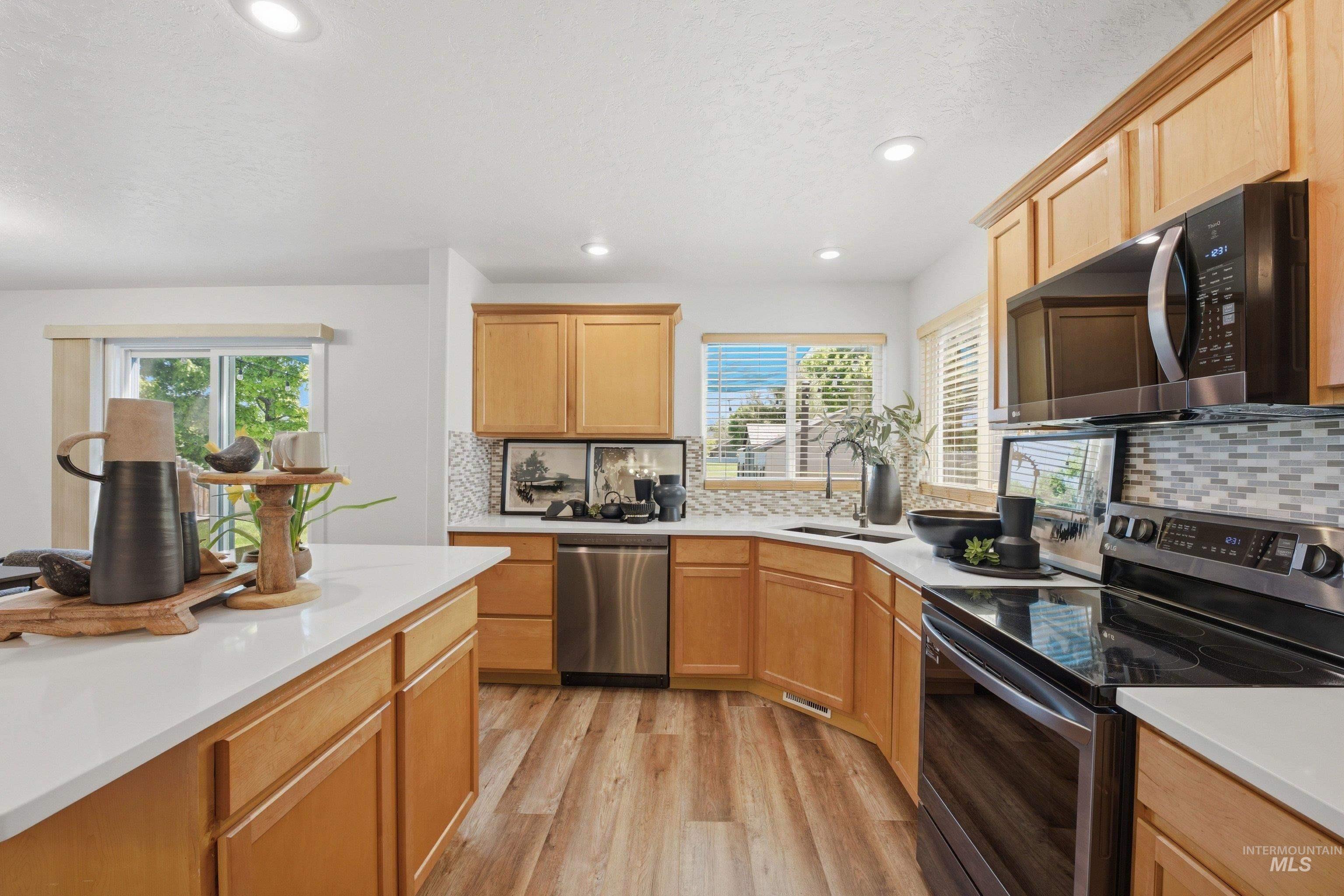 6506 S Warwickshire Ave, Boise, Idaho 83709, 4 Bedrooms, 2.5 Bathrooms, Residential For Sale, Price $475,000,MLS 98986414