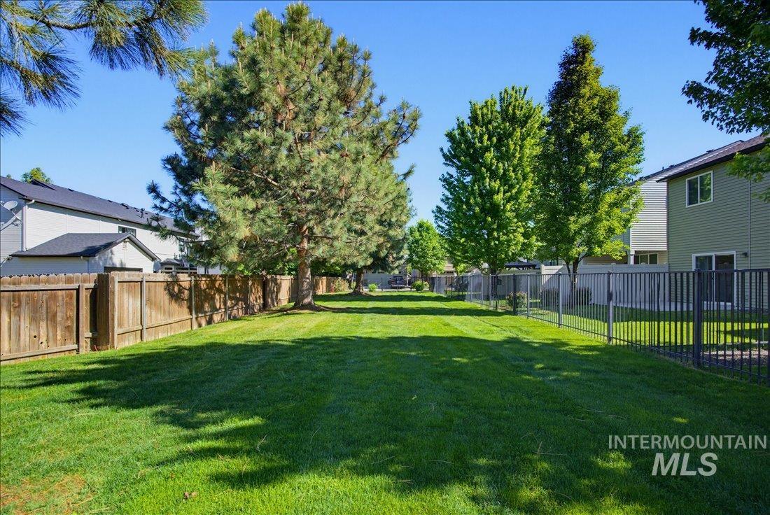 1945 N Justin Ave, Meridian, Idaho 83646, 4 Bedrooms, 2.5 Bathrooms, Residential For Sale, Price $465,000,MLS 98986416