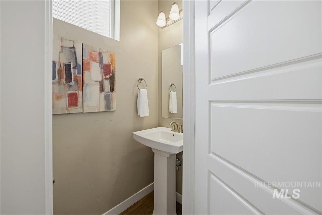1945 N Justin Ave, Meridian, Idaho 83646, 4 Bedrooms, 2.5 Bathrooms, Residential For Sale, Price $465,000,MLS 98986416