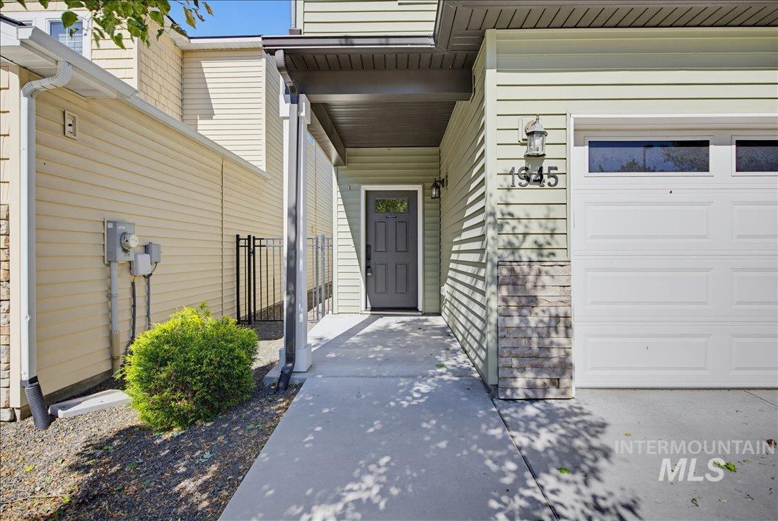 1945 N Justin Ave, Meridian, Idaho 83646, 4 Bedrooms, 2.5 Bathrooms, Residential For Sale, Price $465,000,MLS 98986416
