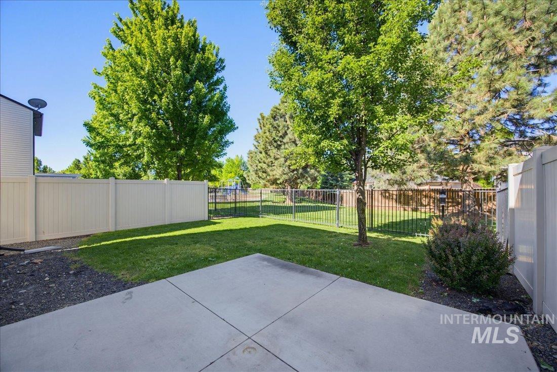 1945 N Justin Ave, Meridian, Idaho 83646, 4 Bedrooms, 2.5 Bathrooms, Residential For Sale, Price $465,000,MLS 98986416