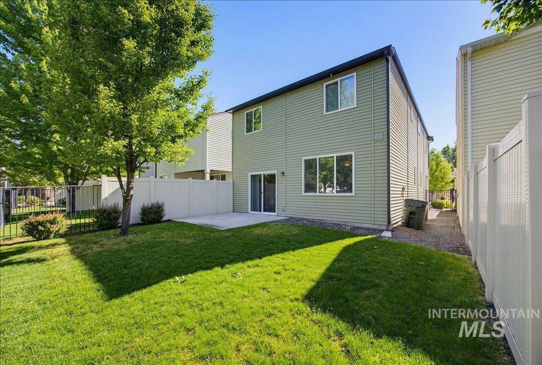 1945 N Justin Ave, Meridian, Idaho 83646, 4 Bedrooms, 2.5 Bathrooms, Residential For Sale, Price $465,000,MLS 98986416