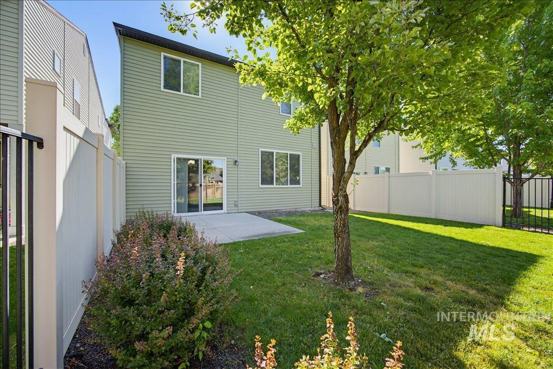 1945 N Justin Ave, Meridian, Idaho 83646, 4 Bedrooms, 2.5 Bathrooms, Residential For Sale, Price $465,000,MLS 98986416