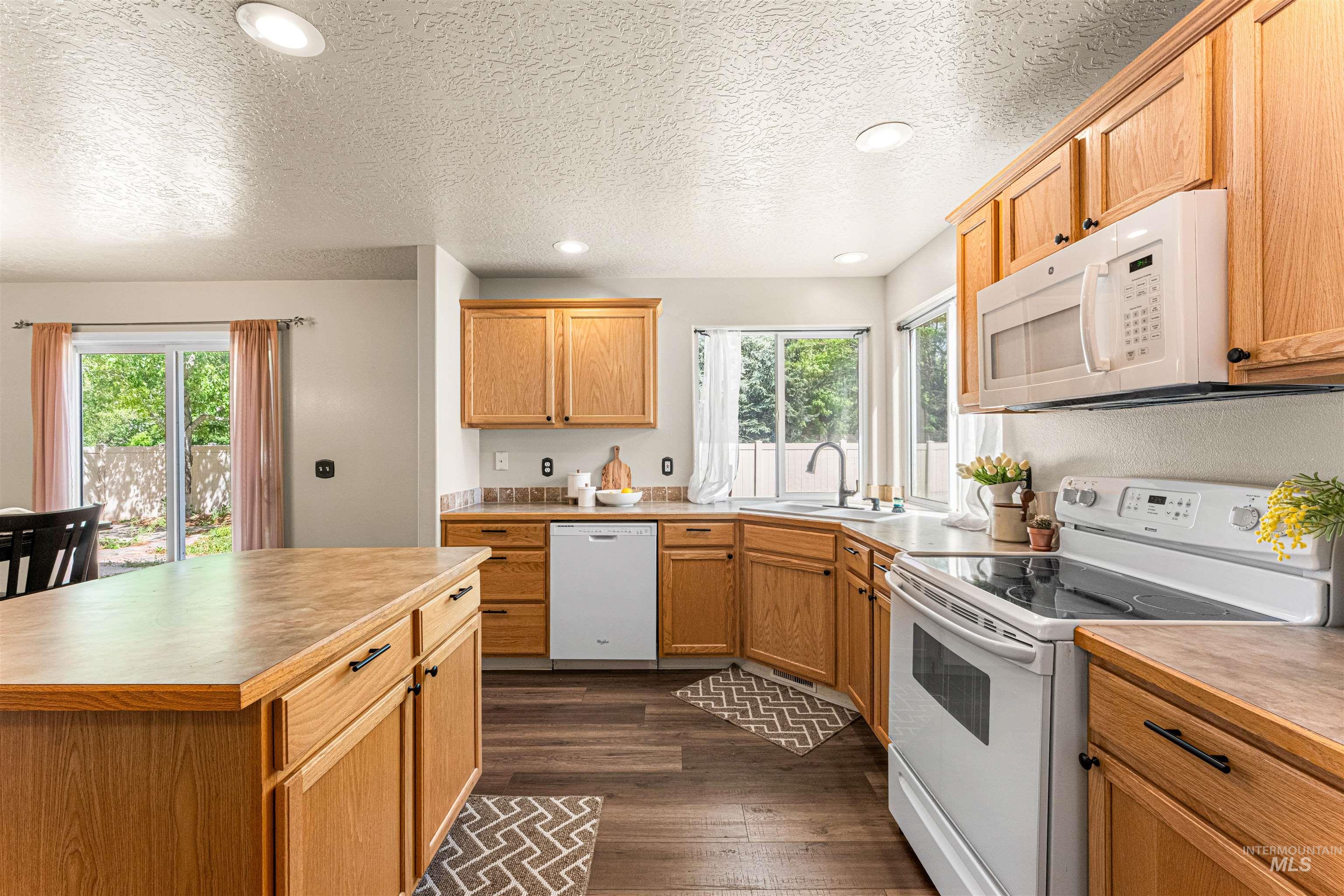 3630 S Murlo Ave., Meridian, Idaho 83642-4858, 4 Bedrooms, 2.5 Bathrooms, Residential For Sale, Price $489,900,MLS 98986417