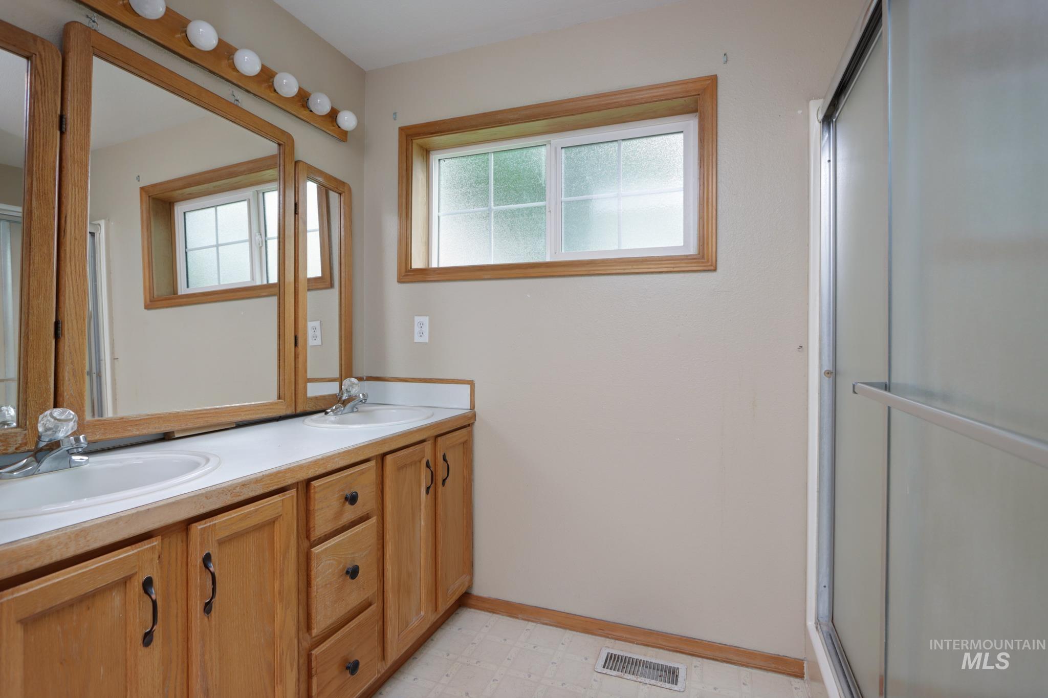 1345 Rosewood, Mountain Home, Idaho 83647, 3 Bedrooms, 2 Bathrooms, Residential For Sale, Price $339,000,MLS 98986419