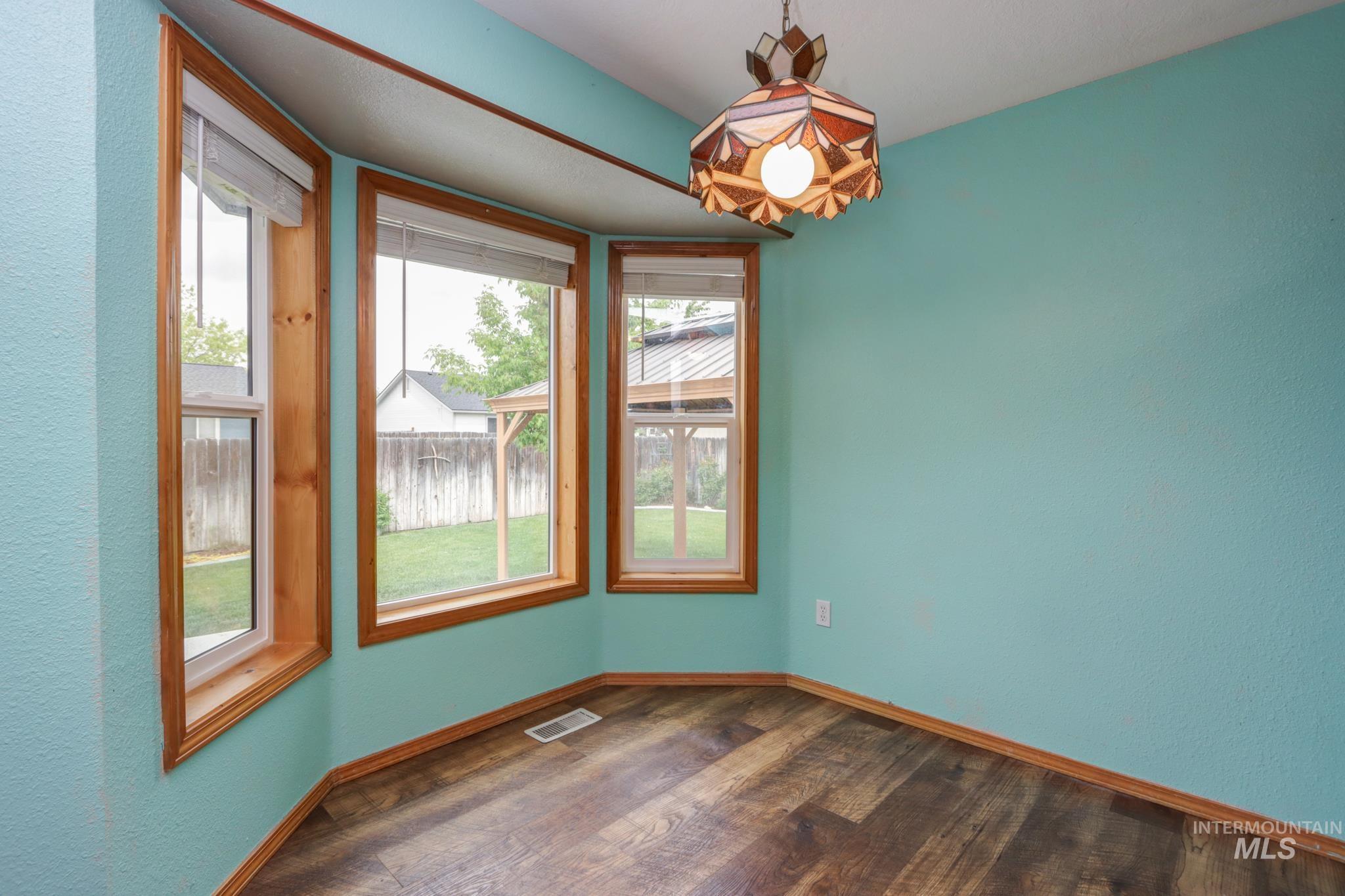 1345 Rosewood, Mountain Home, Idaho 83647, 3 Bedrooms, 2 Bathrooms, Residential For Sale, Price $339,000,MLS 98986419