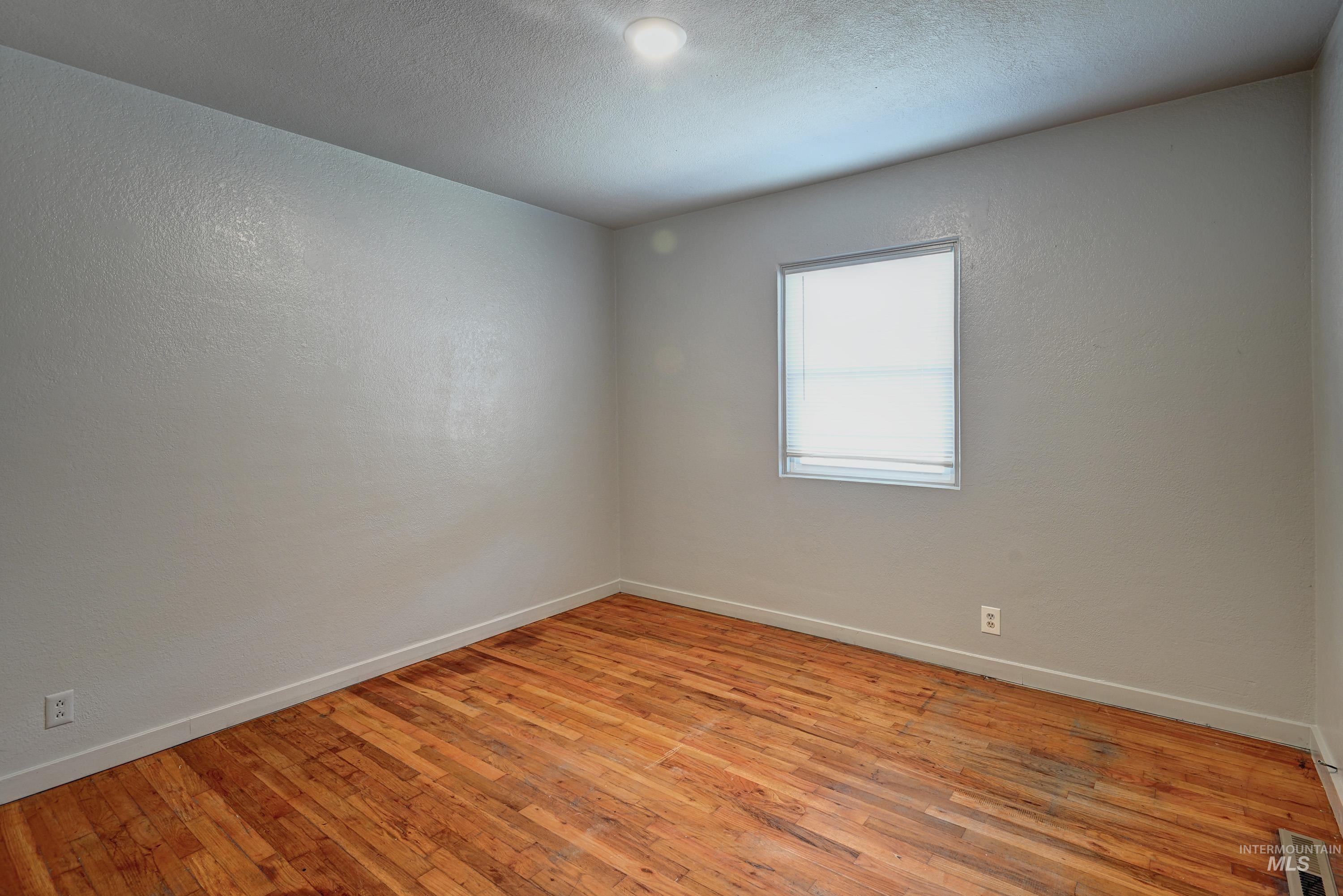8014 W Holt St., Boise, Idaho 83704, 3 Bedrooms, 1.5 Bathrooms, Residential For Sale, Price $359,900,MLS 98986420