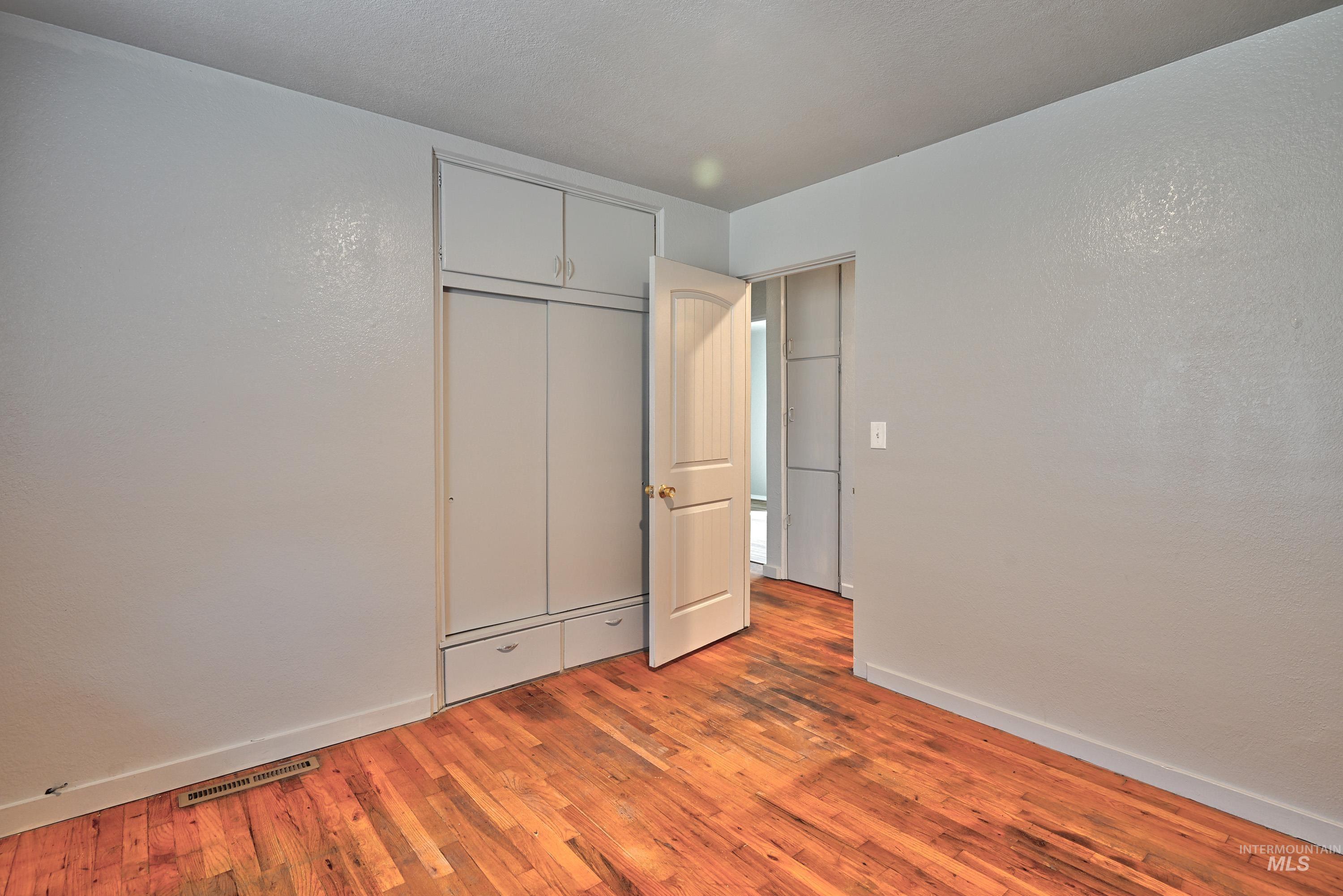 8014 W Holt St., Boise, Idaho 83704, 3 Bedrooms, 1.5 Bathrooms, Residential For Sale, Price $359,900,MLS 98986420