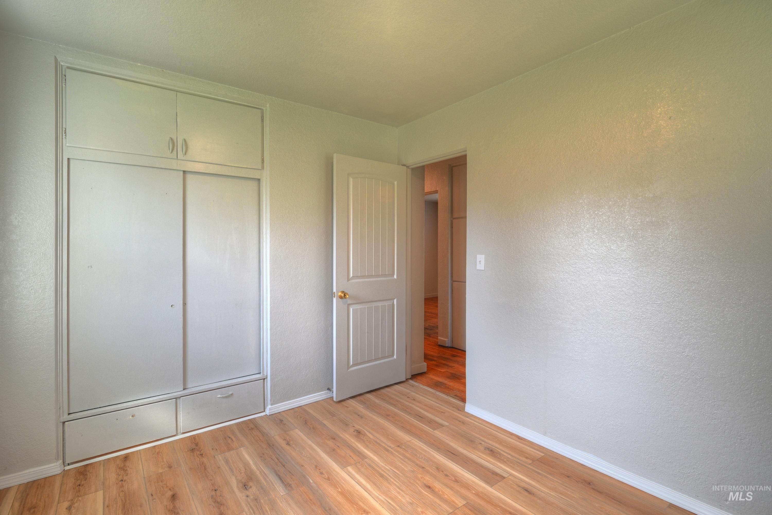 8014 W Holt St., Boise, Idaho 83704, 3 Bedrooms, 1.5 Bathrooms, Residential For Sale, Price $359,900,MLS 98986420