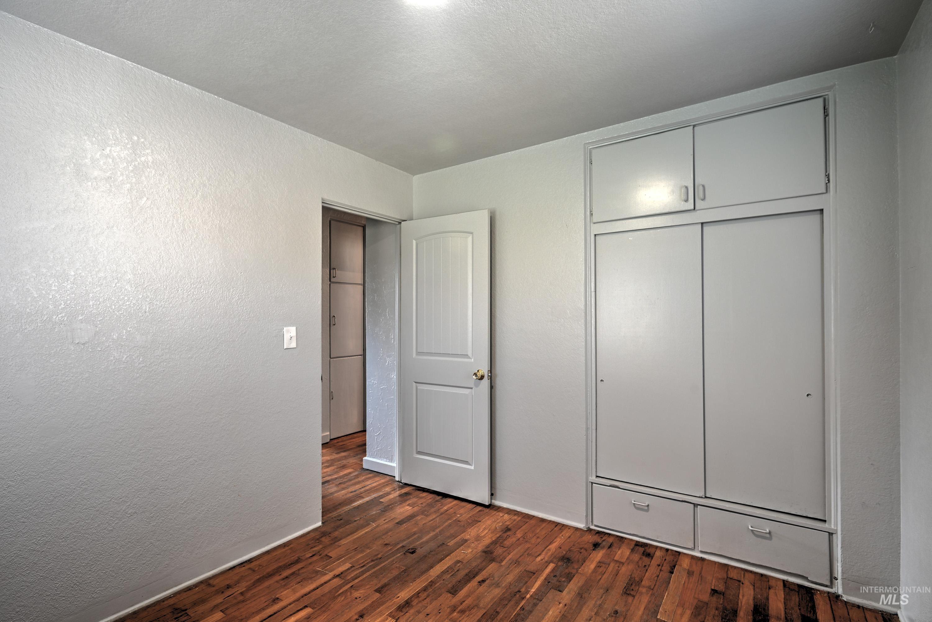 8014 W Holt St., Boise, Idaho 83704, 3 Bedrooms, 1.5 Bathrooms, Residential For Sale, Price $359,900,MLS 98986420