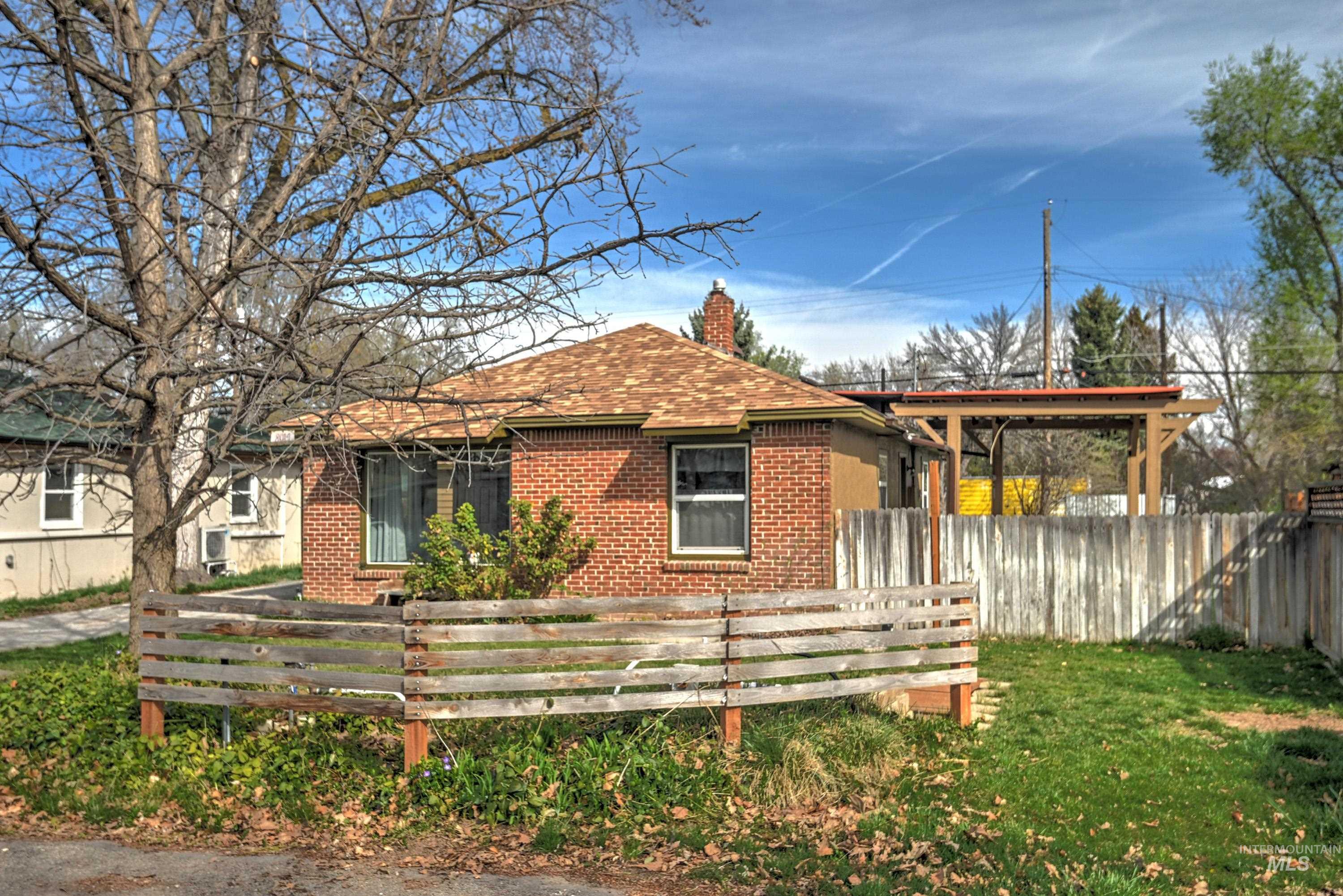 8014 W Holt St., Boise, Idaho 83704, 3 Bedrooms, 1.5 Bathrooms, Residential For Sale, Price $359,900,MLS 98986420
