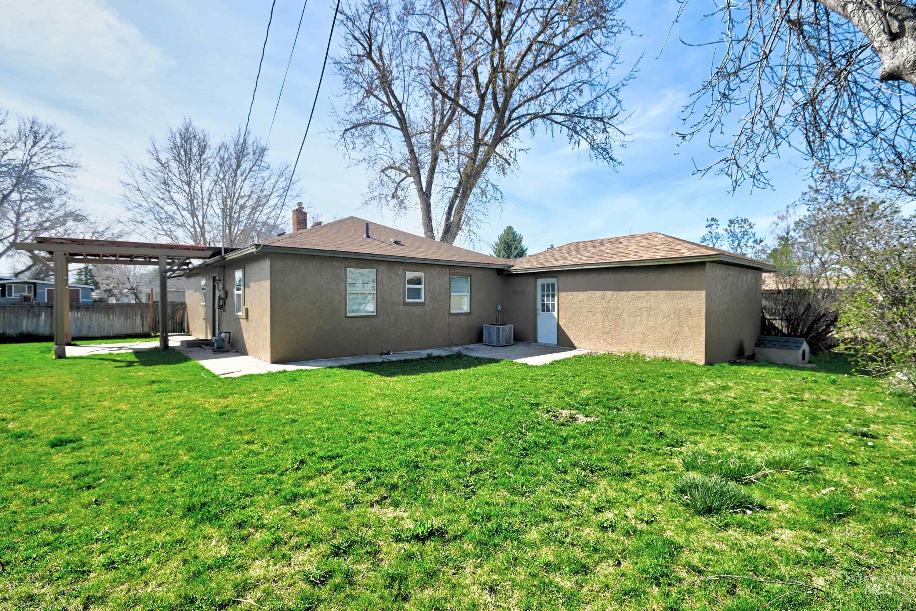 8014 W Holt St., Boise, Idaho 83704, 3 Bedrooms, 1.5 Bathrooms, Residential For Sale, Price $359,900,MLS 98986420